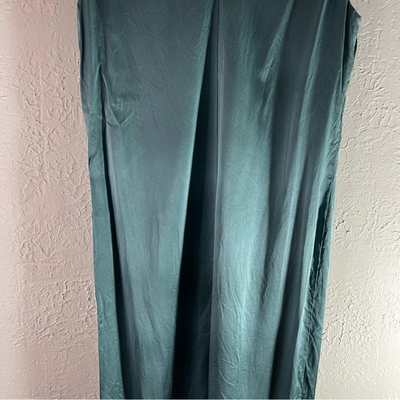 Reformation Lian V-Neck Sleeveless Maxi Dress 100% Silk in Green - Picture 11 of 14